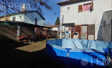 Venta de casa de 3 ambientes con cochera en Longchamps