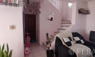 Venta de casa de 3 ambientes con cochera en Longchamps