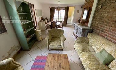 Espectacular QUINTA CON PILETA  en lote de 40 x 25. Se aceptan PERMUTAS.