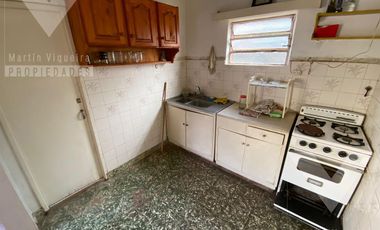 Espectacular QUINTA CON PILETA  en lote de 40 x 25. Se aceptan PERMUTAS.