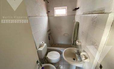 Espectacular QUINTA CON PILETA  en lote de 40 x 25. Se aceptan PERMUTAS.