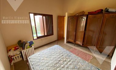Espectacular QUINTA CON PILETA  en lote de 40 x 25. Se aceptan PERMUTAS.