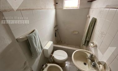 Espectacular QUINTA CON PILETA  en lote de 40 x 25. Se aceptan PERMUTAS.