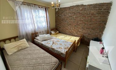 Espectacular QUINTA CON PILETA  en lote de 40 x 25. Se aceptan PERMUTAS.