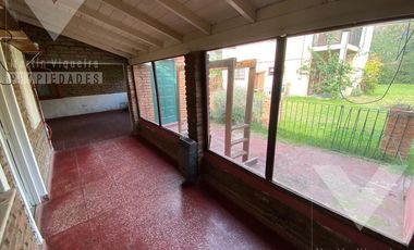 Espectacular QUINTA CON PILETA  en lote de 40 x 25. Se aceptan PERMUTAS.