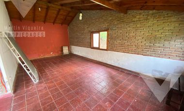 Espectacular QUINTA CON PILETA  en lote de 40 x 25. Se aceptan PERMUTAS.