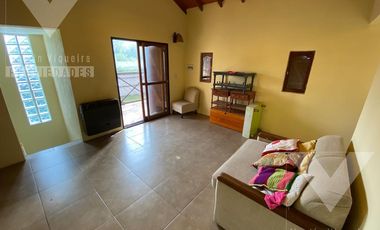 Espectacular QUINTA CON PILETA  en lote de 40 x 25. Se aceptan PERMUTAS.