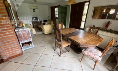 Espectacular QUINTA CON PILETA  en lote de 40 x 25. Se aceptan PERMUTAS.
