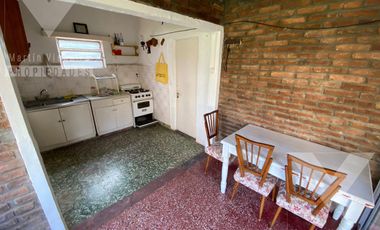 Espectacular QUINTA CON PILETA  en lote de 40 x 25. Se aceptan PERMUTAS.