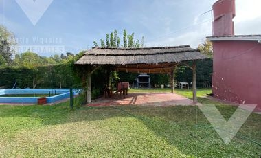 Espectacular QUINTA CON PILETA  en lote de 40 x 25. Se aceptan PERMUTAS.