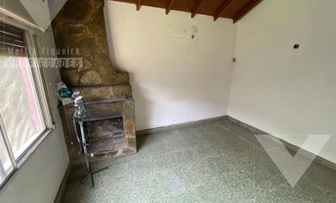 Espectacular QUINTA CON PILETA  en lote de 40 x 25. Se aceptan PERMUTAS.