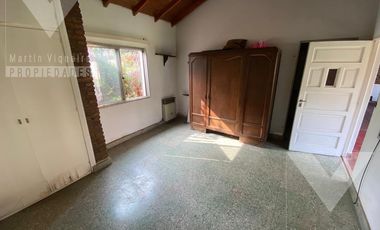 Espectacular QUINTA CON PILETA  en lote de 40 x 25. Se aceptan PERMUTAS.