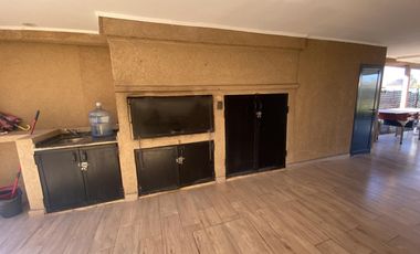 VENTA CASA DE CALIDAD 2 DORMITORIOS CON PILETA EN PUNTA CHACRA