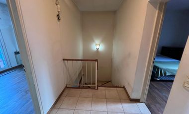 Hernandarias al 300. Casa 5 amb., cochera, pileta, fondo libre. La Boca.