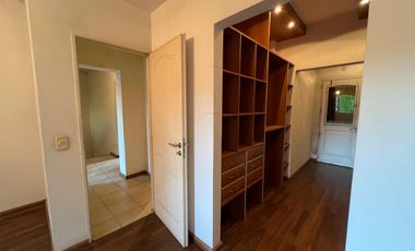 Hernandarias al 300. Casa 5 amb., cochera, pileta, fondo libre. La Boca.