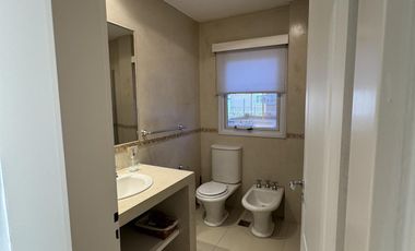 Extraordinaria casa con dpto. Independiente en venta