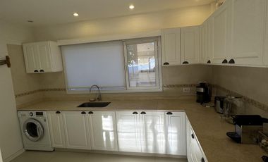 Extraordinaria casa con dpto. Independiente en venta