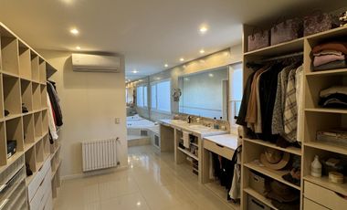 Extraordinaria casa con dpto. Independiente en venta