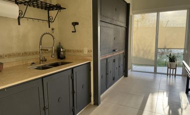 Extraordinaria casa con dpto. Independiente en venta