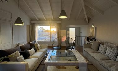 Extraordinaria casa con dpto. Independiente en venta