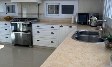 Extraordinaria casa con dpto. Independiente en venta