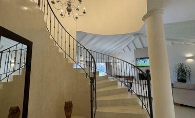 Extraordinaria casa con dpto. Independiente en venta