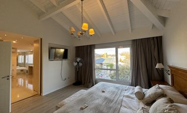 Extraordinaria casa con dpto. Independiente en venta