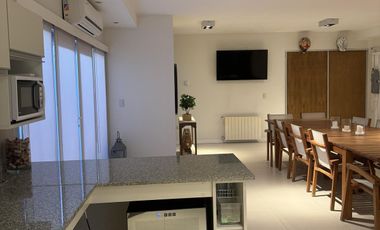 Extraordinaria casa con dpto. Independiente en venta