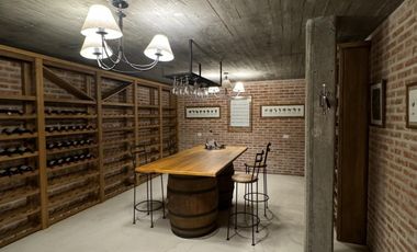 Extraordinaria casa con dpto. Independiente en venta