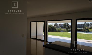 Casa en venta a la laguna, Barrio Cerrado, Escobar, GBA Norte