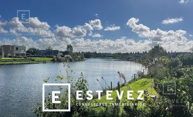 Casa en venta a la laguna, Barrio Cerrado, Escobar, GBA Norte