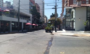 CASA SOBRE LAVALLE E/ CONESA Y ALBERDI EXCELENTE ZONA COMERCIAL