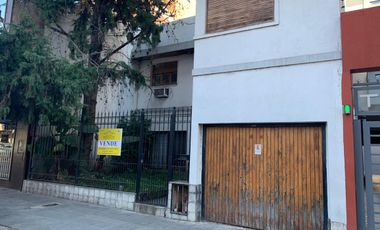 CASA SOBRE LAVALLE E/ CONESA Y ALBERDI EXCELENTE ZONA COMERCIAL