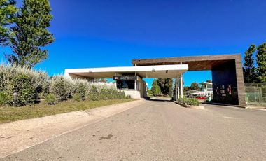 Terreno en Barrio Privado ¨las Prunas¨ .