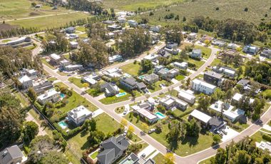 Terreno en Barrio Privado ¨las Prunas¨ .
