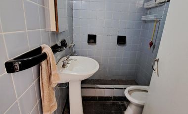 Casa dos ambientes con fondo libre, consulte apto crédito.