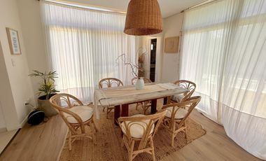 Casa con inmejorable vista al lago