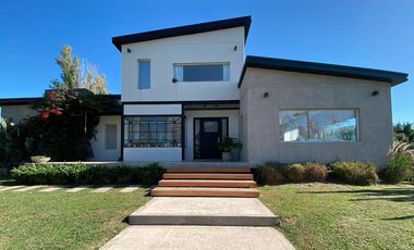 Casa con inmejorable vista al lago