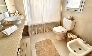 Casa con inmejorable vista al lago