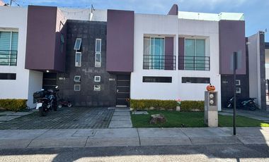 Casa en Venta en Idílica Serratón, Zinacantepec con 3 recámaras y 2 baños