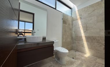 CASA CON ESTUDIO EN PB EN VENTA EN PUNTA TIBURON