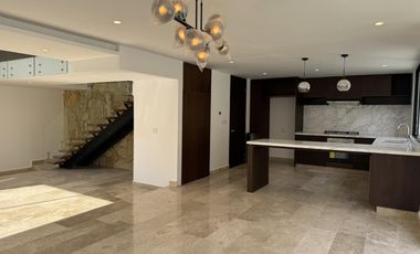 CASA CON ESTUDIO EN PB EN VENTA EN PUNTA TIBURON