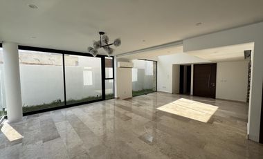 CASA CON ESTUDIO EN PB EN VENTA EN PUNTA TIBURON