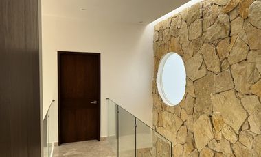 CASA CON ESTUDIO EN PB EN VENTA EN PUNTA TIBURON