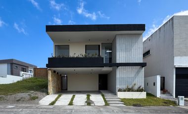 CASA CON ESTUDIO EN PB EN VENTA EN PUNTA TIBURON