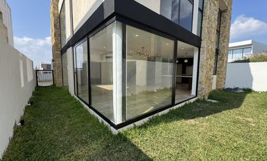 CASA CON ESTUDIO EN PB EN VENTA EN PUNTA TIBURON