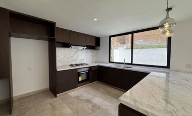 CASA CON ESTUDIO EN PB EN VENTA EN PUNTA TIBURON