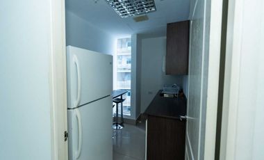 OFICINA EN AVENIDA BALBOA TORRE BICSA CON DIVISIONES AMOBLADA 199M2