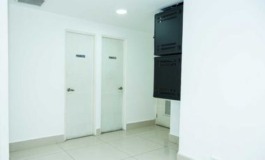 OFICINA EN AVENIDA BALBOA TORRE BICSA CON DIVISIONES AMOBLADA 199M2