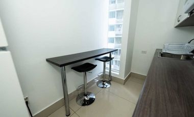 OFICINA EN AVENIDA BALBOA TORRE BICSA CON DIVISIONES AMOBLADA 199M2